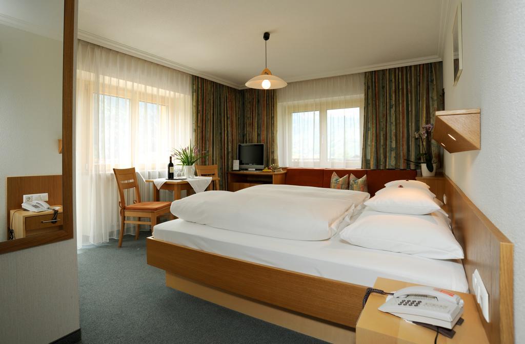 Haus Alpina Otel Au (Vorarlberg) Oda fotoğraf